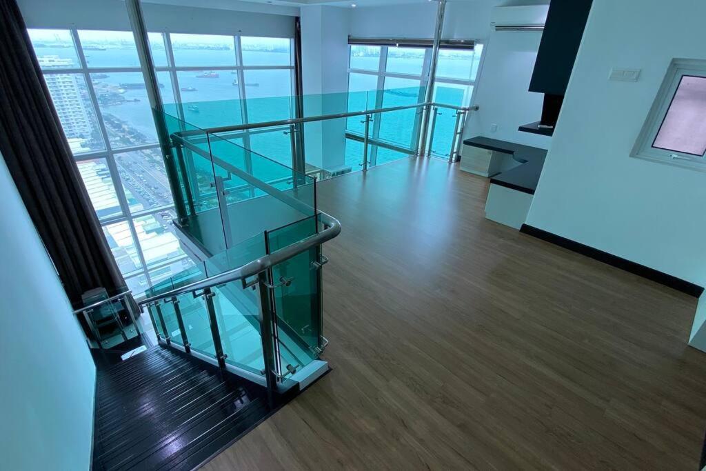 The Maritime Suite @ Panoramic Duplex 海景の家 Jelutong Esterno foto