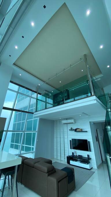 The Maritime Suite @ Panoramic Duplex 海景の家 Jelutong Esterno foto