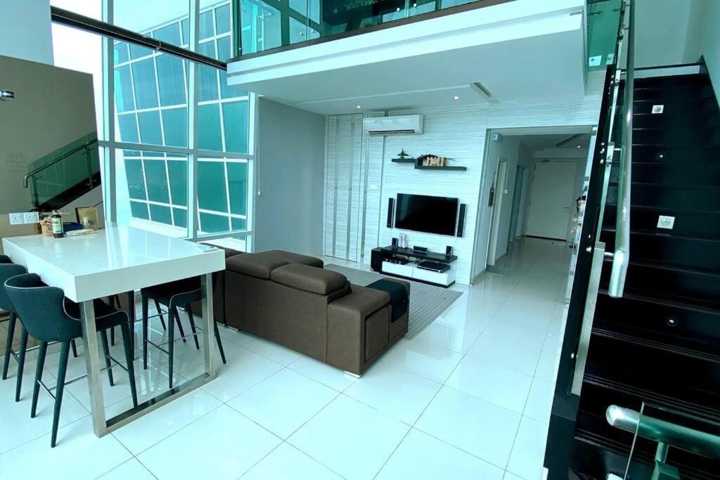 The Maritime Suite @ Panoramic Duplex 海景の家 Jelutong Esterno foto